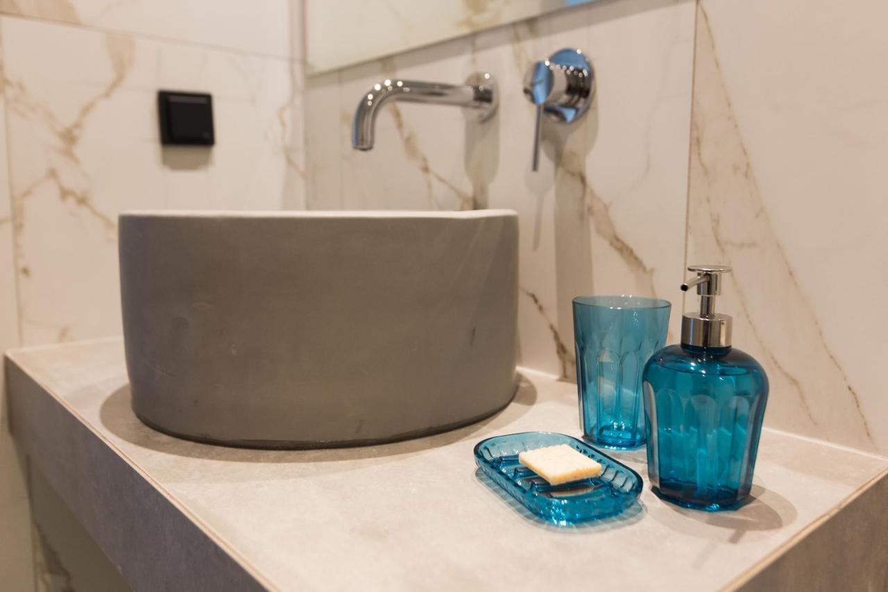 12 Reasons Why Metaxourgeio Lejlighedshotel Athen Eksteriør billede